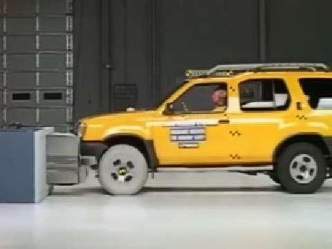 Nissan Xterra crash test 2000-2004