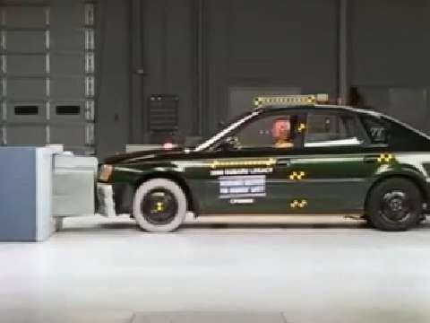 Subaru Legacy crash test 2000-2004