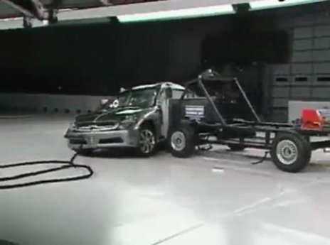 Infiniti G35 crash test 2003-2006