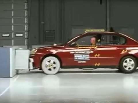 Chevrolet Malibu crash test 2004-2007
