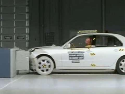 Lexus LS 430 crash test 2001-2006