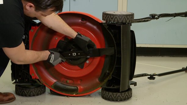 How to Remove a Lawn Mower Blade