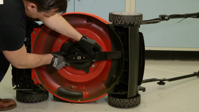 How to Replace a Lawn Mower Blade - Consumer Reports