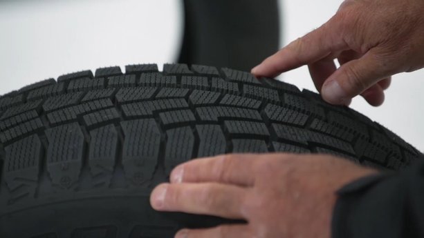 Pruebas de llantas en pista de hielo (adelanto)