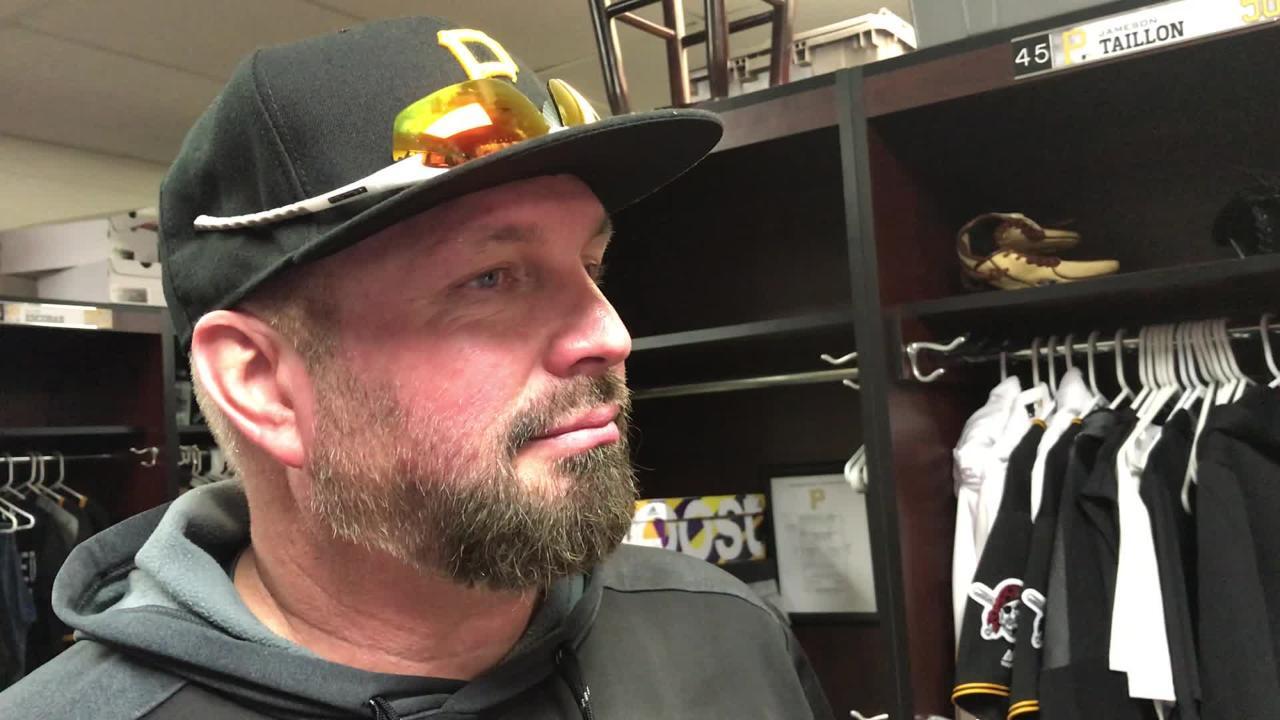 Collecting baseball cards and Roberto Clemente led Garth Brooks to his love  of the Pirates