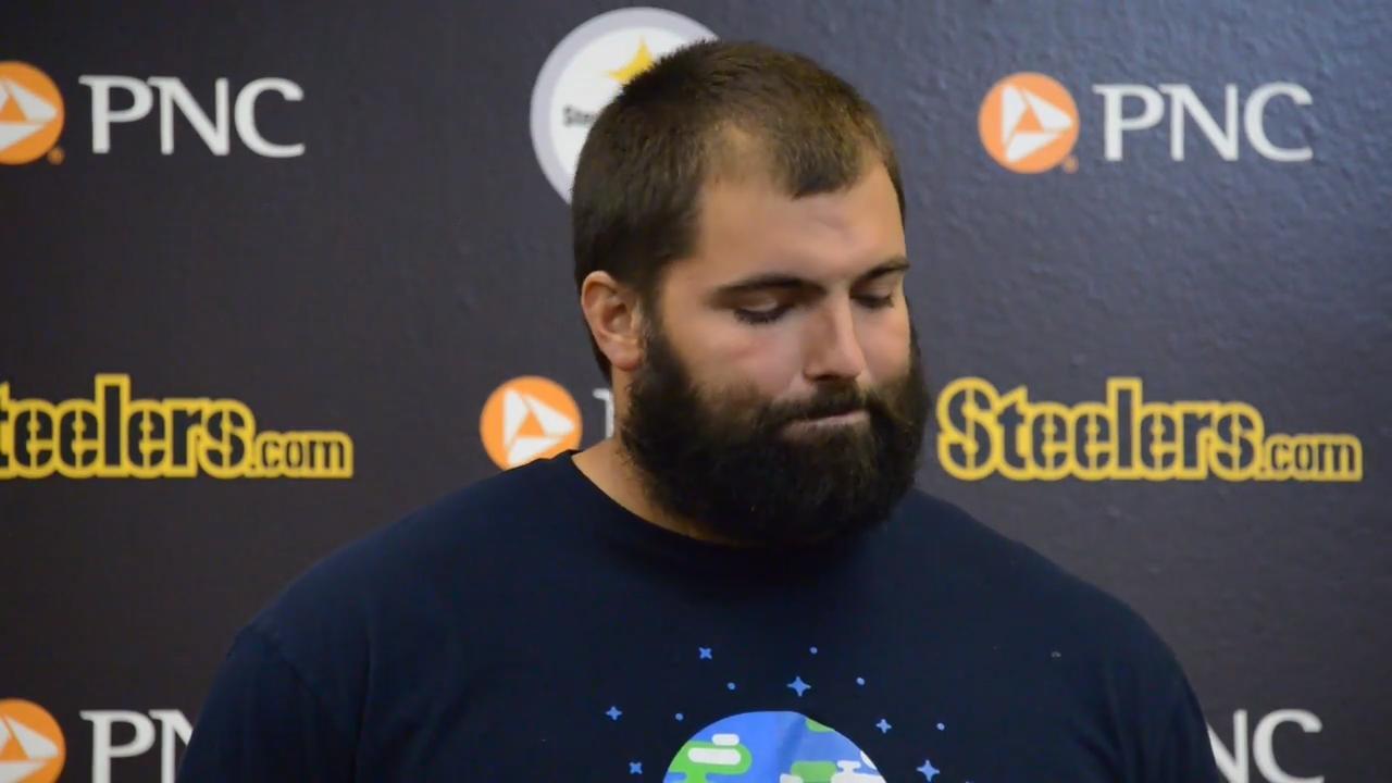 Alejandro Villanueva has the Steelers' No. 1-selling jersey after going out  for anthem without teammates 