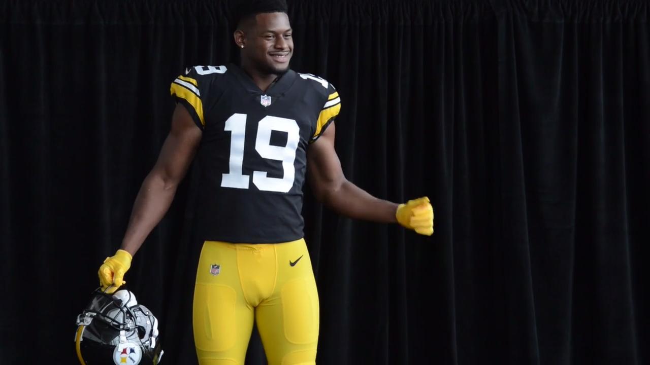 JuJu Smith-Schuster Shows Off 2018 Throwback Uniform