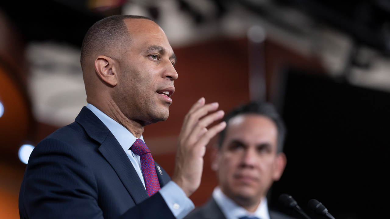 <div>Jeffries dodges question on whether Democrats would help elect 'moderate' GOP speaker</div>