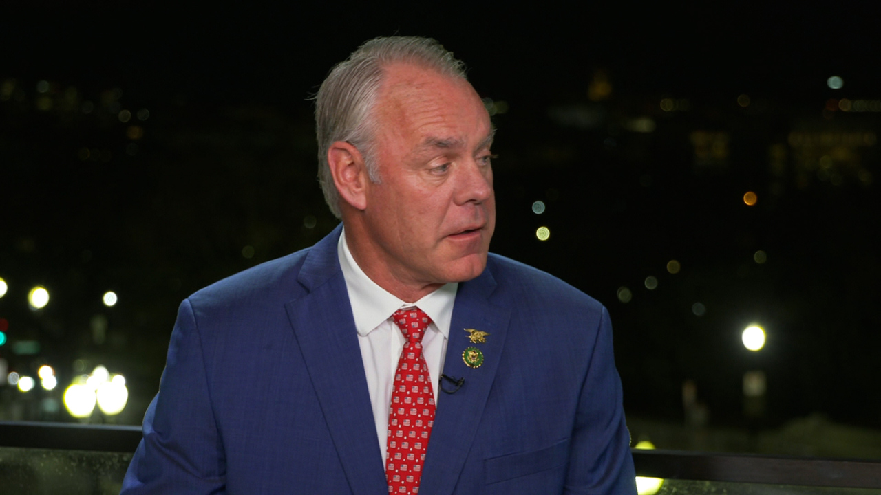 <div>GOP Rep.-elect Zinke on speakership fight: 'I think it's embarrassing'</div>