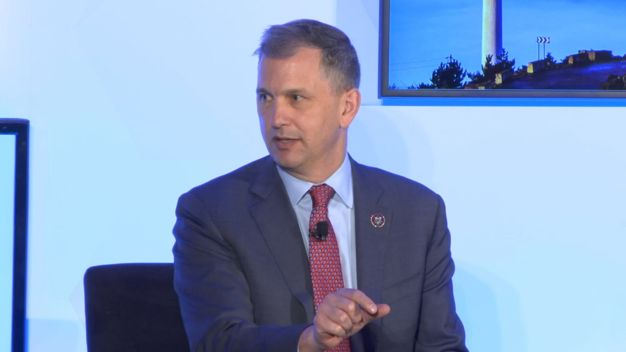 Rep. Casten: ‘If we want to stick it to Putin, let’s de-fossilize our economy’
