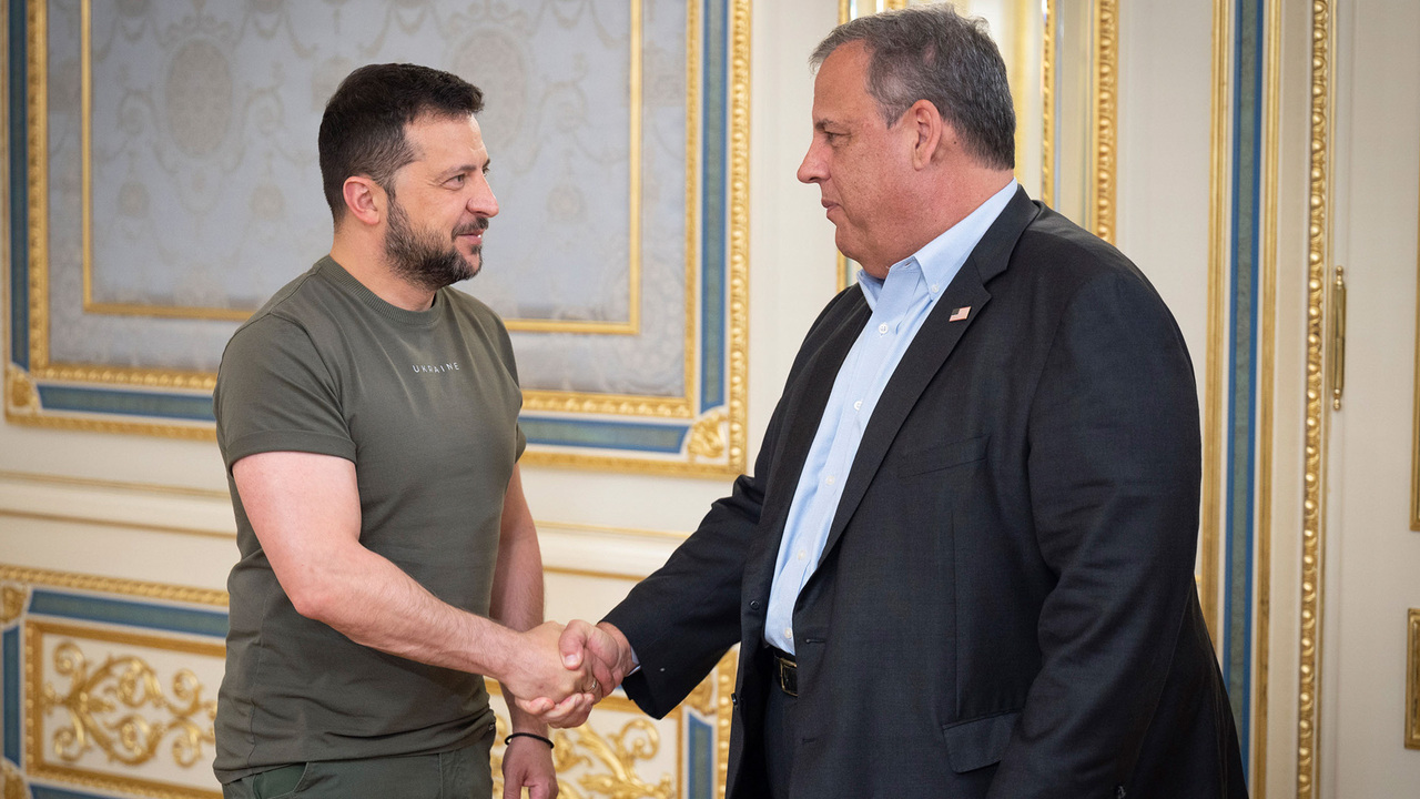 Watch: Christie visits Zelenskyy during Ukraine trip - POLITICO