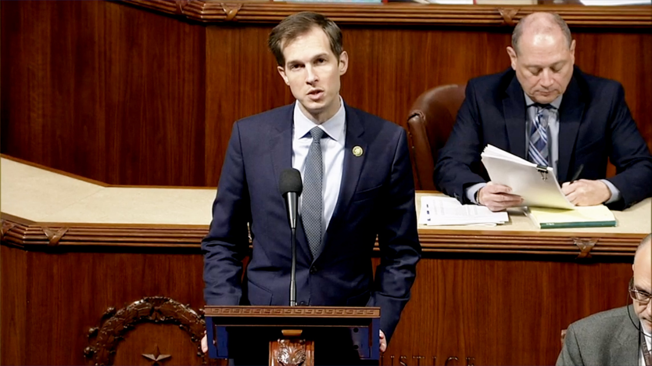 Rep. Auchincloss reads AI-generated speech on House floor