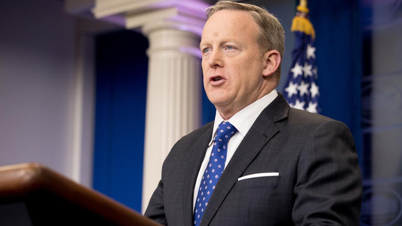 Spicer condemns JCC bomb threats and cemetery vandalizations - POLITICO