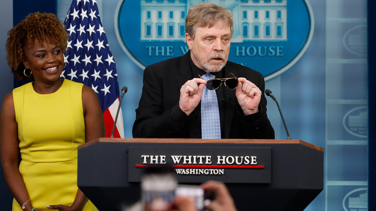 'Joe-B-Wan Kenobi': Mark Hamill Crashes White House Press Briefing ...