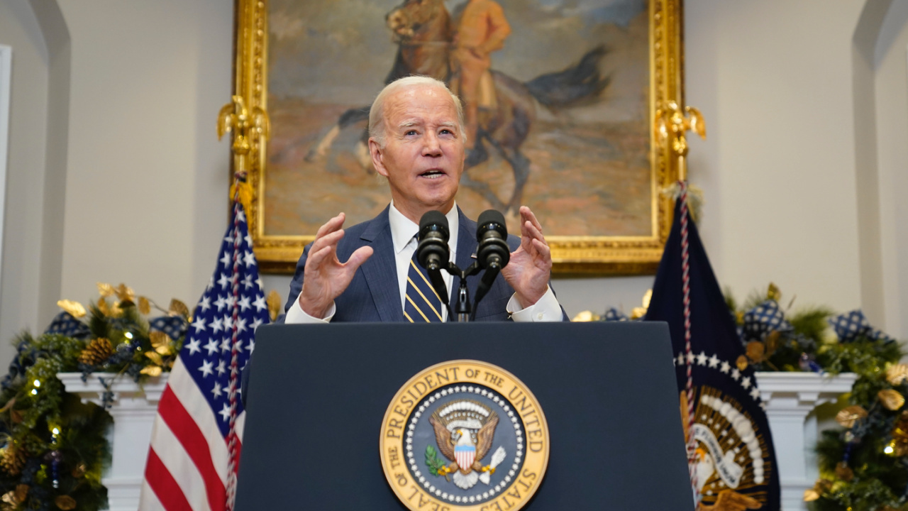 Biden calls on Congress to pass Ukraine aid: ‘We can’t let Putin win’