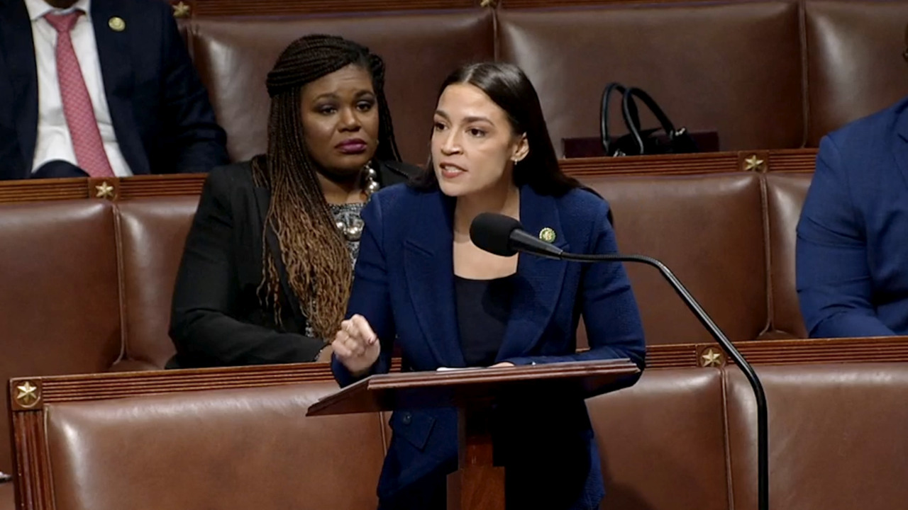 <div>Ocasio-Cortez: Omar vote is 'about targeting women of color'</div>