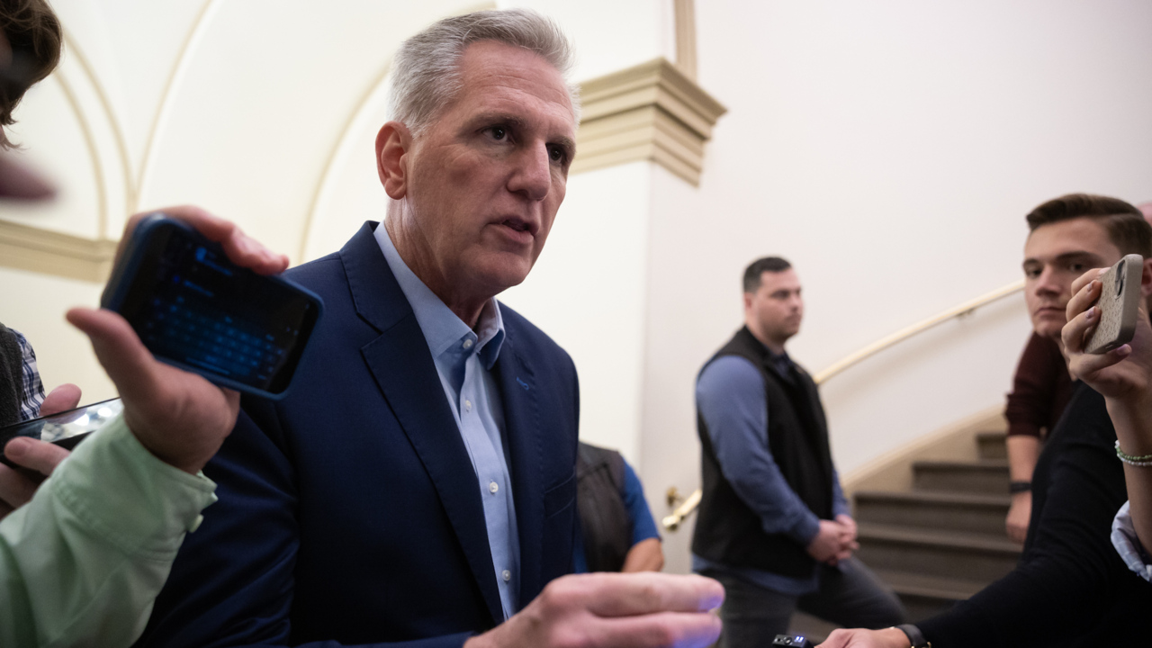 McCarthy casts blame as shutdown deadline nears