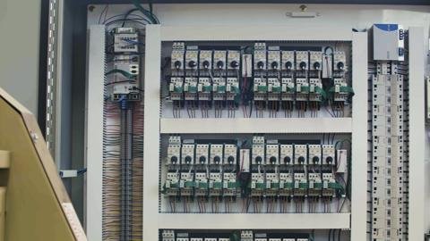 Dayton 2UXV3 IEC Motor Starter Contactor - 240VAC, 9A, 3 Pole, NEMA 12 Enclosure