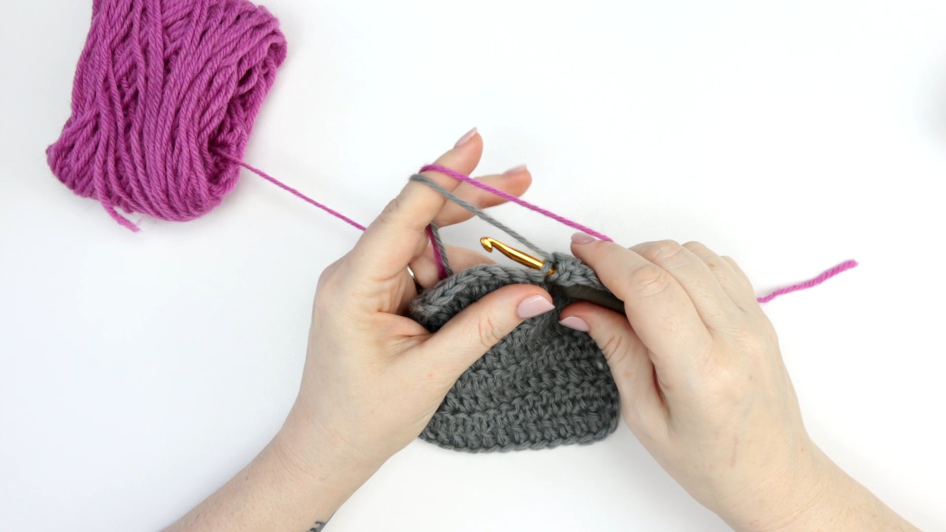 crochet with pink and white yarn｜TikTok Search