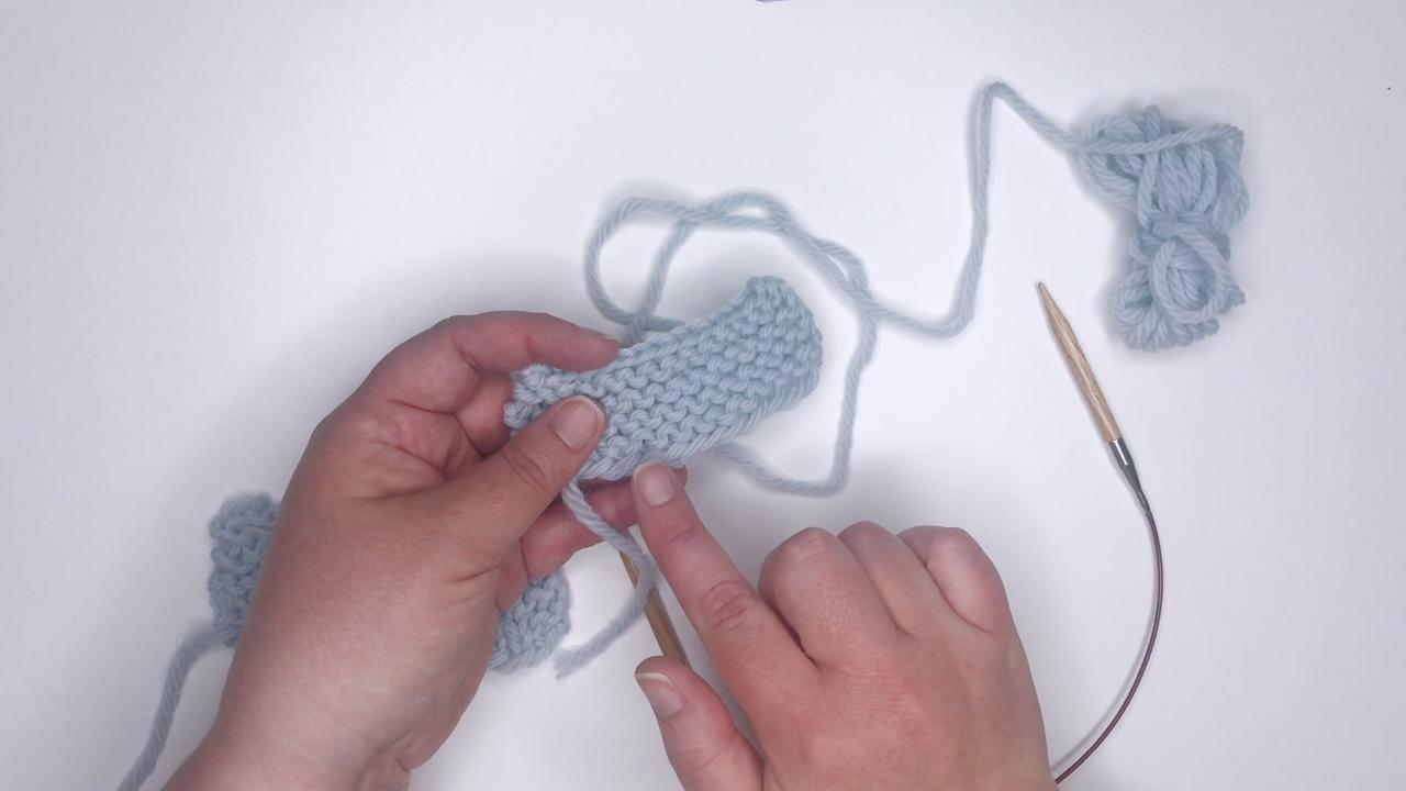 Circular Knitting Needles for Beginners part 1: How to do the Long Tail  Cast On 