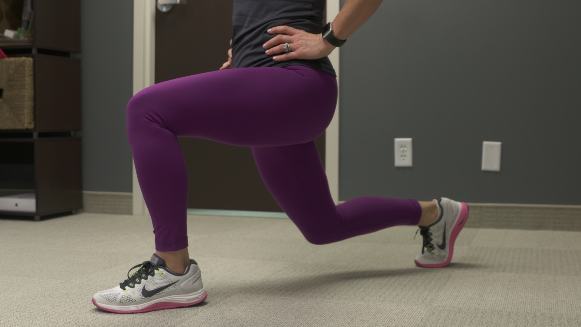 Bodyweight Lunge: Video Exercise Guide & Tips