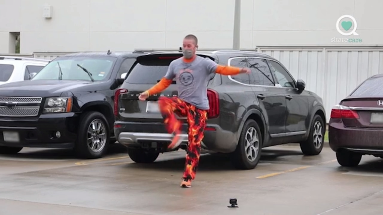 Texas dad calms his son during cancer treatment by dancing like no one is watching