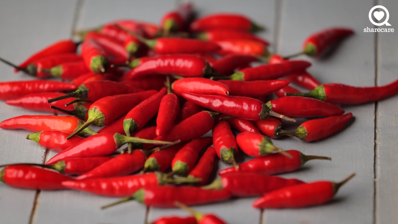 What foods contain capsicum?