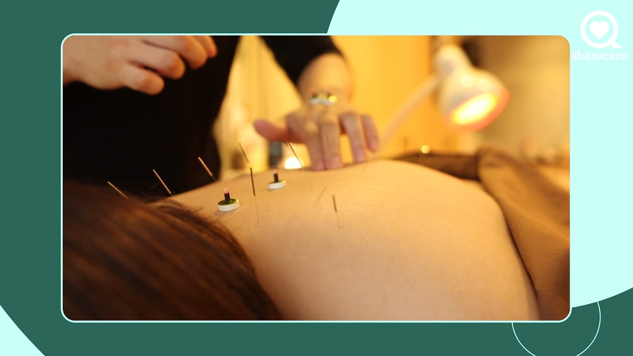 How does acupuncture help treat allergies?