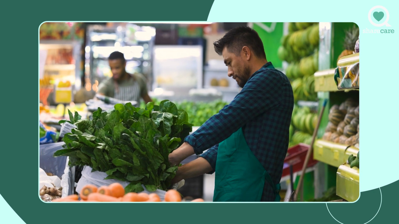 What should I consider before buying spinach?