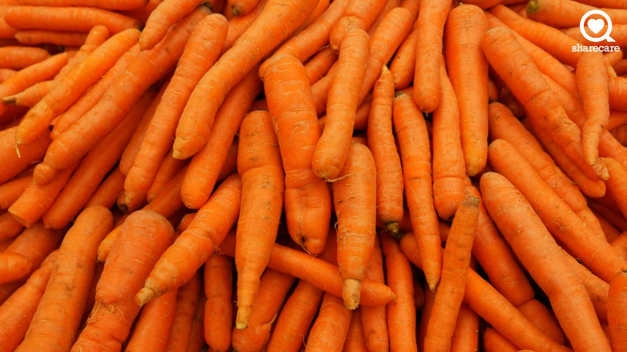 What foods are good sources of carotenoids?