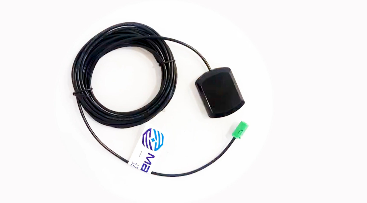 The Rotation Table Video of AN_GPS_A001 AVIC showing appearance and connectors