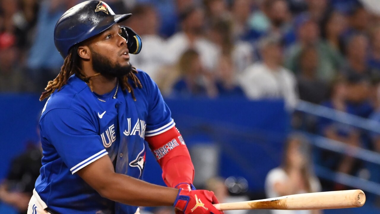 Blue Jays bats and José Berríos bury Pirates