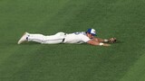 Blue Jays’ Schneider makes incredible effort play with diving catch