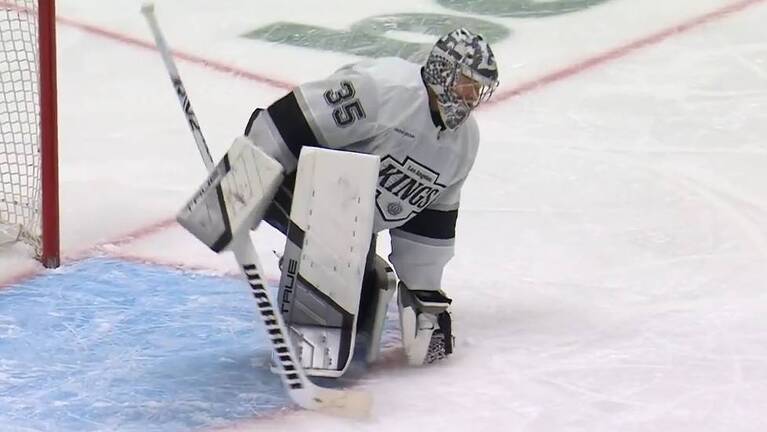 Kings goalie Darcy Kuemper suffers apparent injury vs. Avalanche