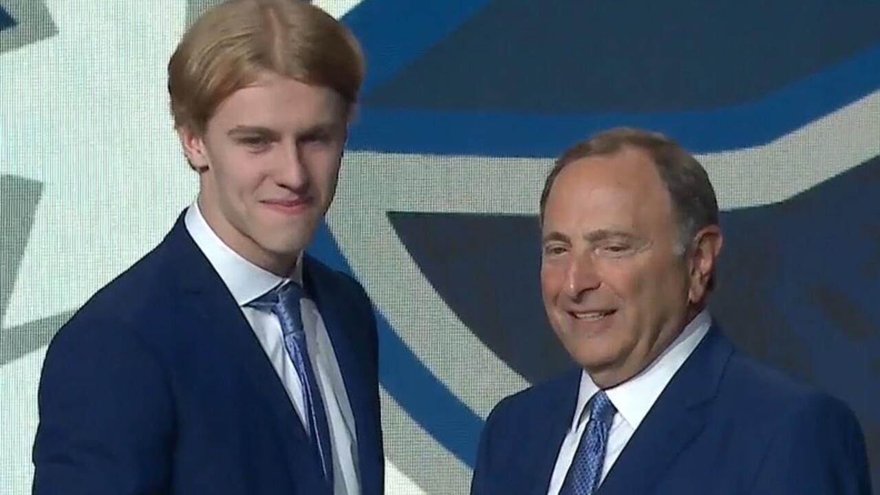 Canucks take Swedish right-winger Jonathan Lekkerimaki in 1st round of NHL  draft - Rossland News