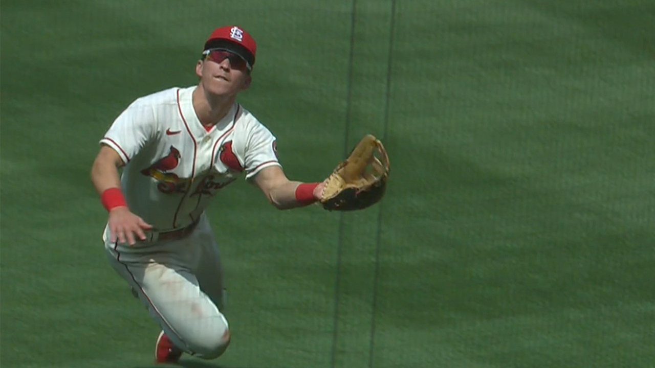 Tommy Edman makes a catch to end the inning.