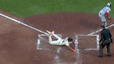 Giants’ Bericoto scores on miscue after Kirk tries pickoff at second