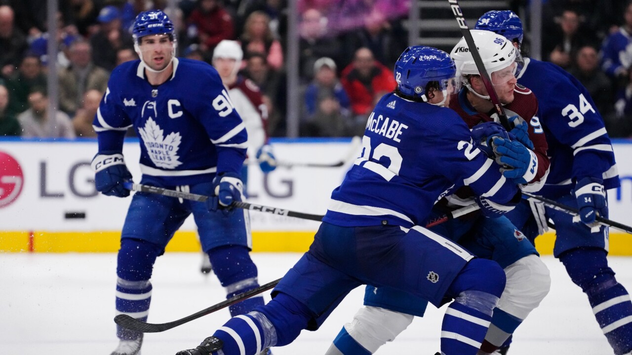 Toronto Maple Leafs Must Sit Wayne Simmonds for Game 3