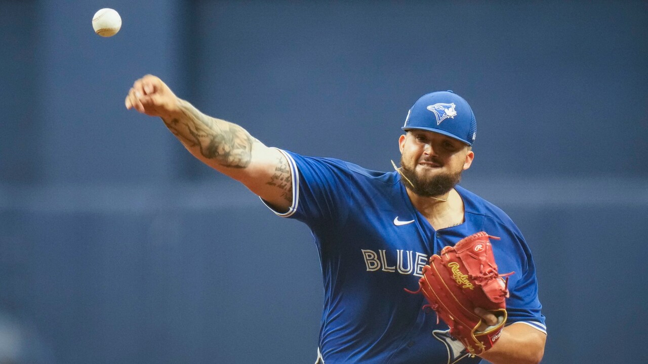 Blue Jays and Royals Both Dress the Part for Canada Day