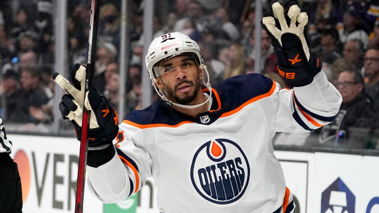 Oilers officially sign Evander Kane to one-year contract