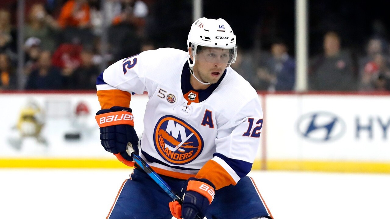 Chicago Blackhawks acquire Josh Bailey