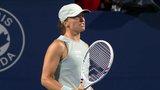 Swiatek rips forehand winner to break Svitolina in first set