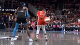 Aces’ Gray throws unbelievable behind-the-back bounce pass