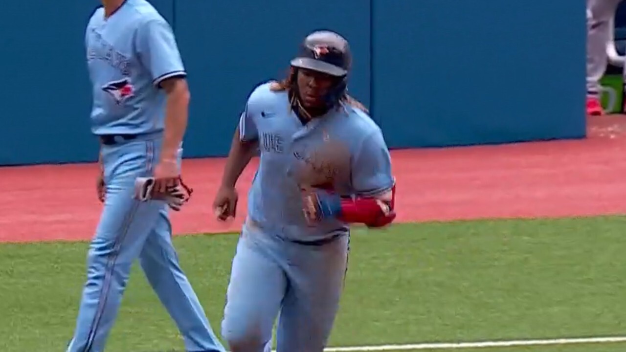Guerrero Jr. breaks the ball for home run number 35