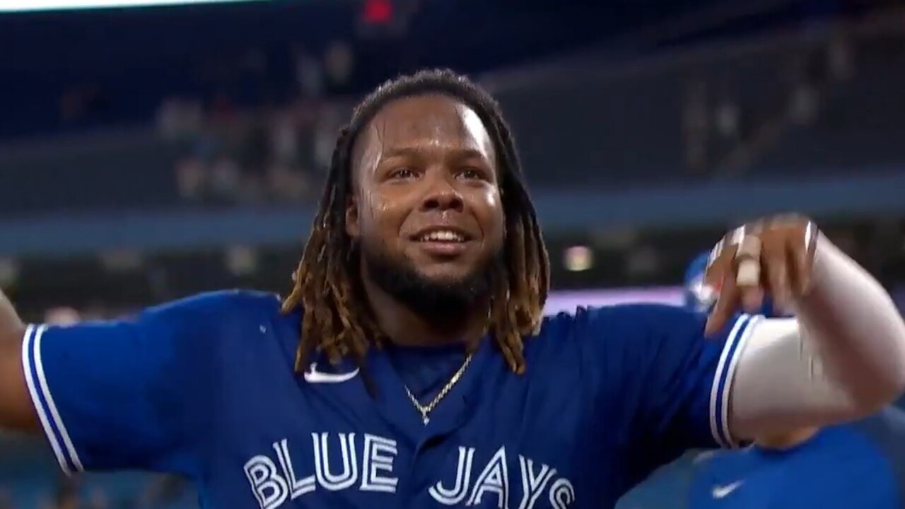 Vlad Jr. dons Sr.'s Expos jersey before MLB debut