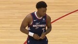 Lowry gets a crowd ovation and scores his first basket as a Sixer