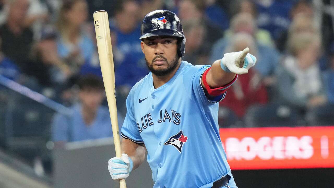 Blue Jays' Schneider provides updates on Santander and Bichette