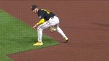Pirates’ O’Hearn goes between the legs for unbelievable out