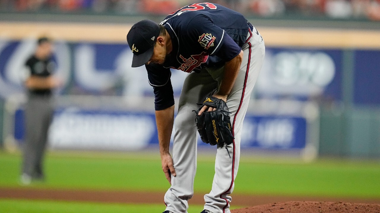 MLB - Braves announce RHP Charlie Morton has a right fibula