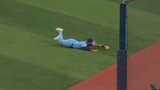 Blue Jays’ Lukes makes incredible diving catch to rob Phillies’ Realmuto